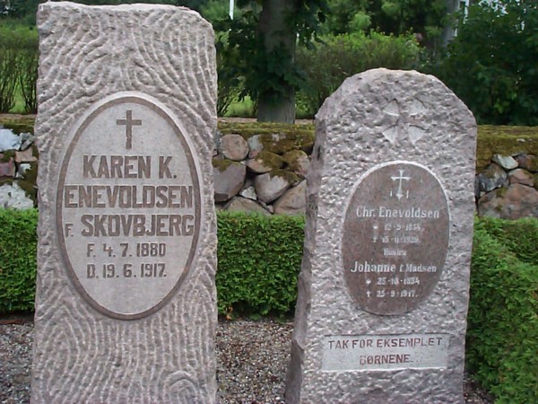 Enevoldsen 1834 Chr  og Johanne Madsen 1834 Karen K Skov~4E4.jpg